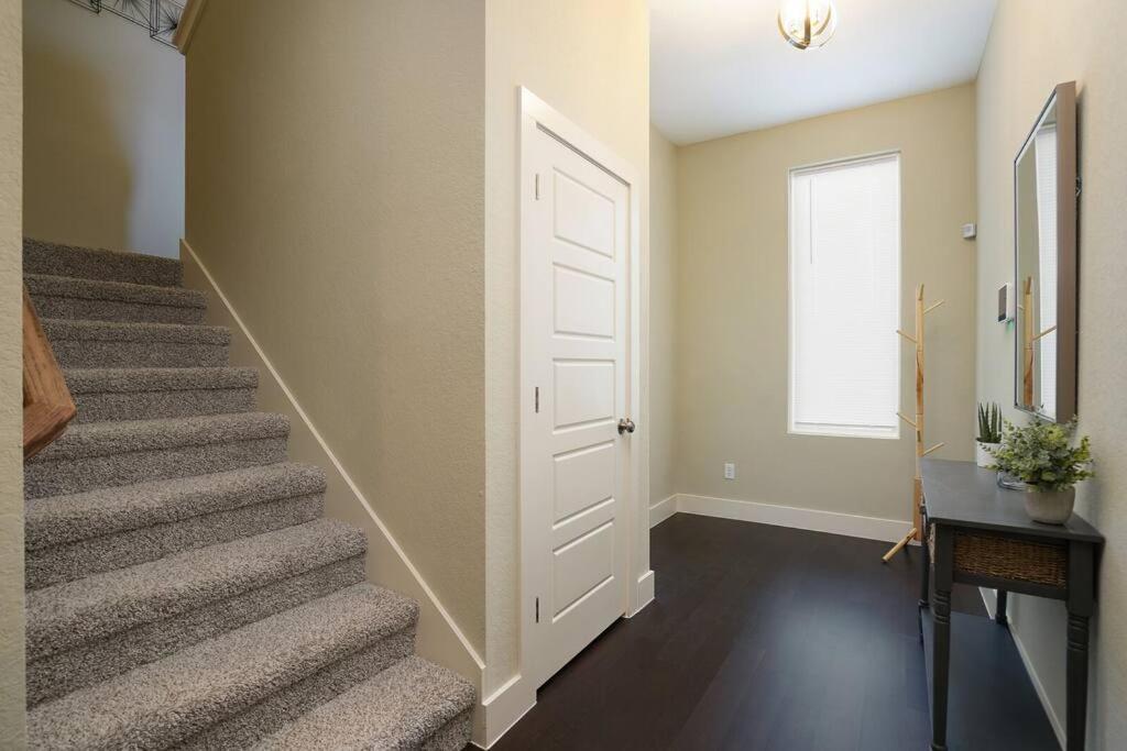 Spacious, Sleeps 6, St Phillips, King Bed San Antonio Exterior photo