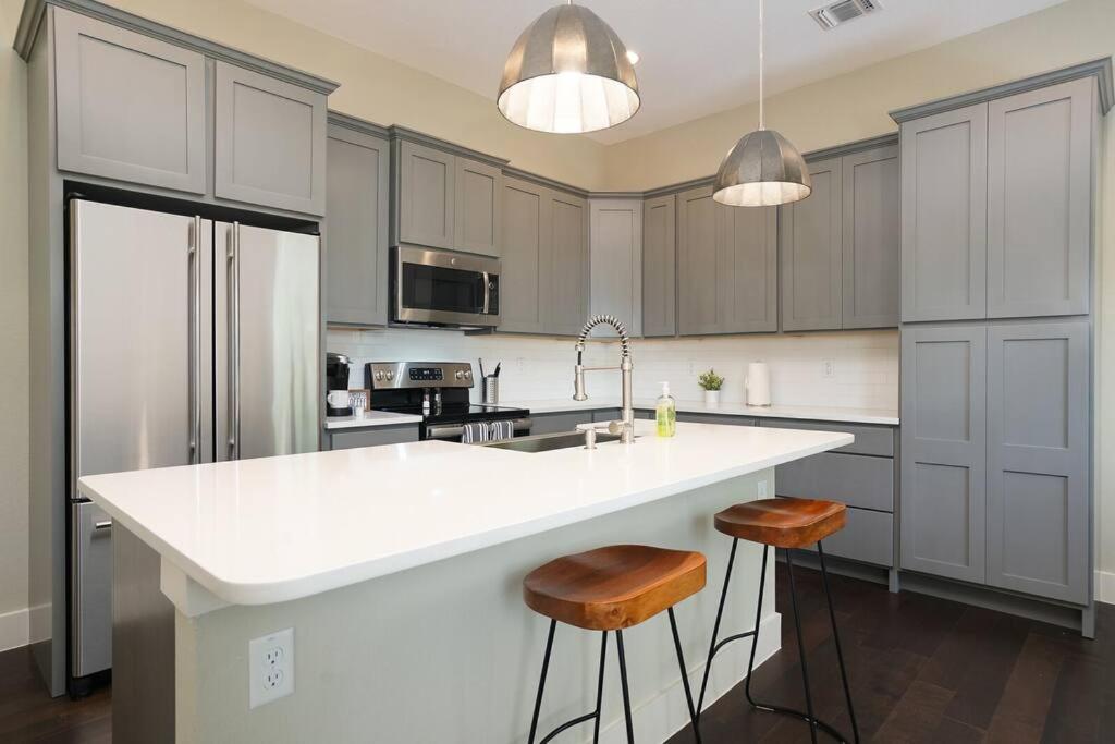 Spacious, Sleeps 6, St Phillips, King Bed San Antonio Exterior photo