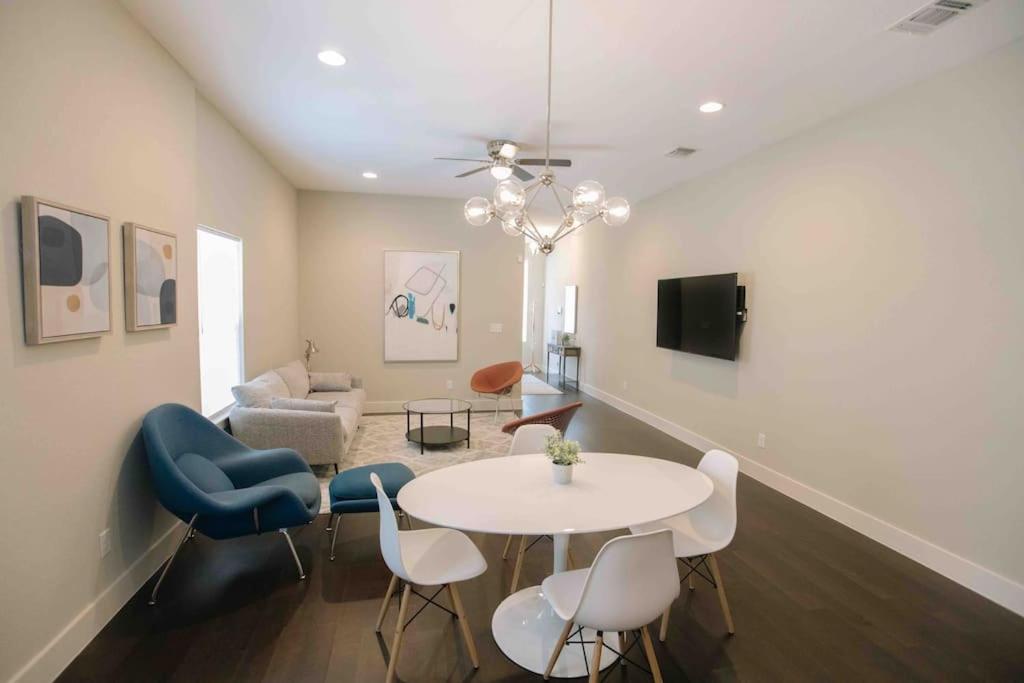 Spacious, Sleeps 6, St Phillips, King Bed San Antonio Exterior photo
