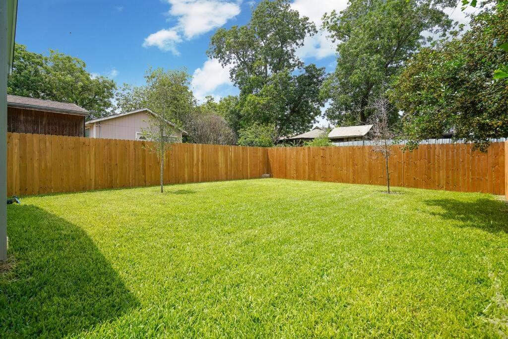 Spacious, Sleeps 6, St Phillips, King Bed San Antonio Exterior photo